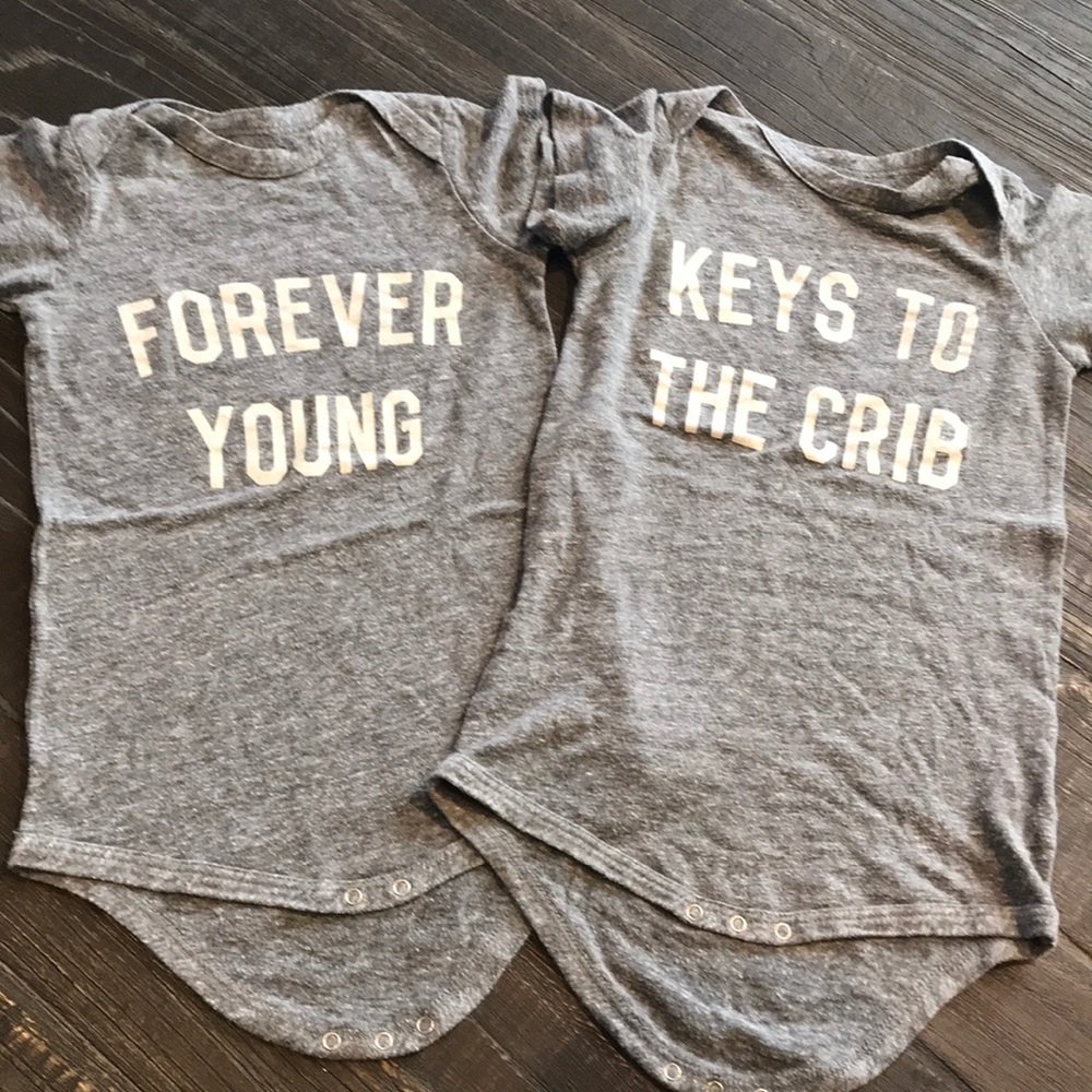Set of organic cotton onesies